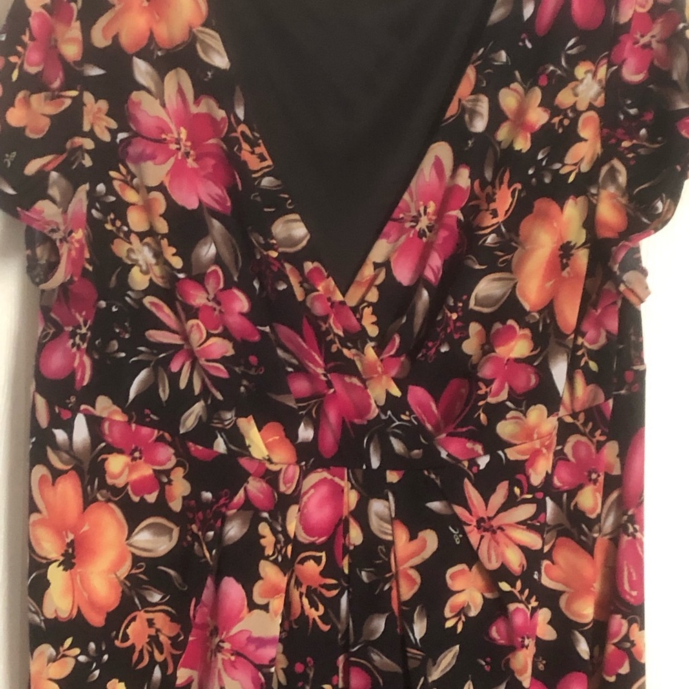 Spring/Summer flowering dress - Picture 2 of 3